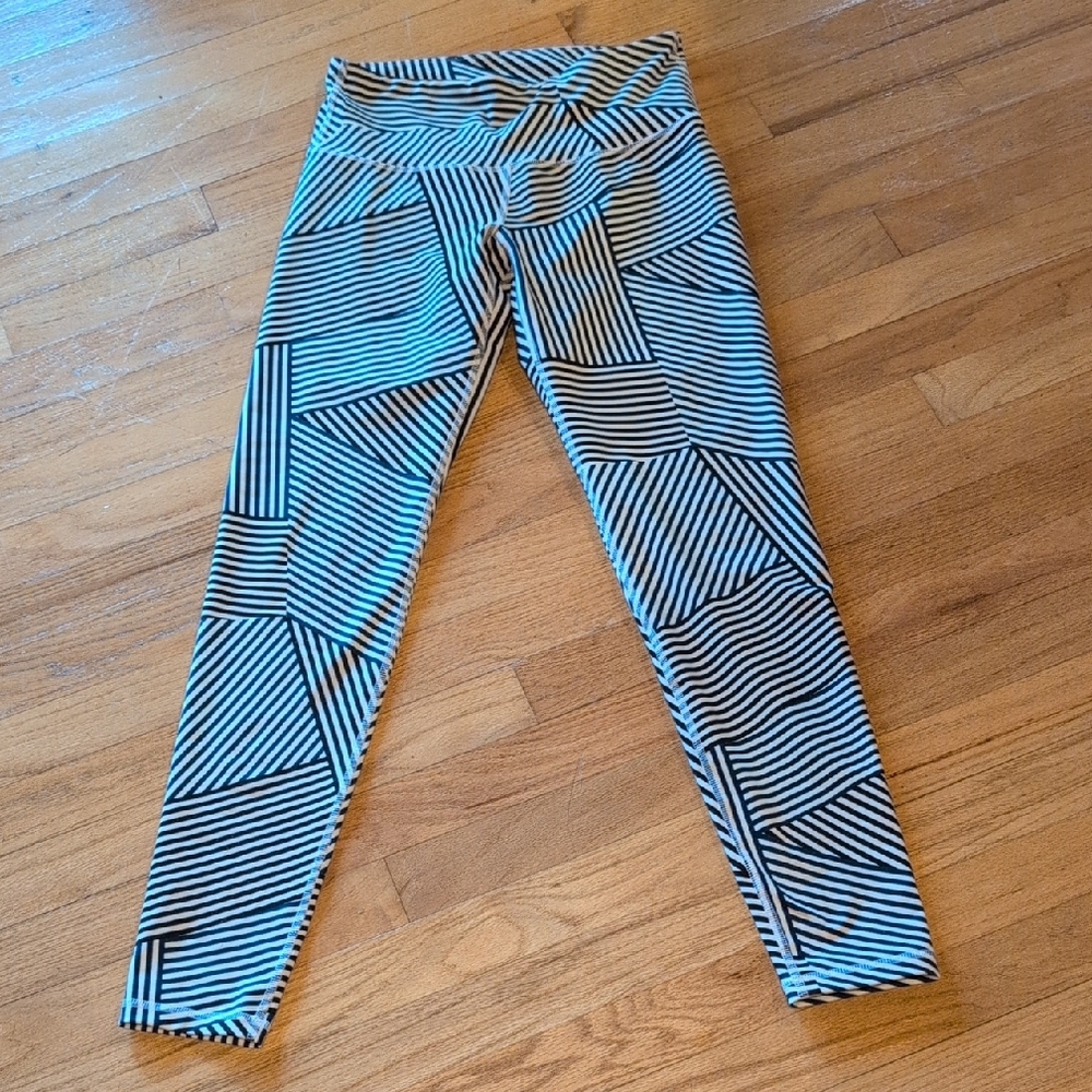 Old Navy Black and White Geometric Leggings